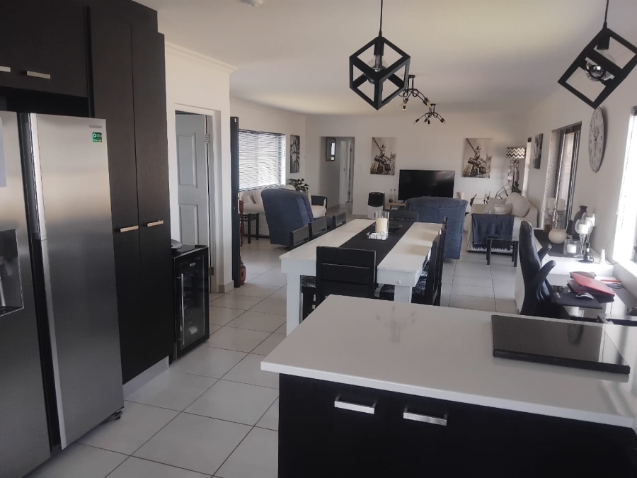 3 Bedroom Property for Sale in Wavecrest Eastern Cape